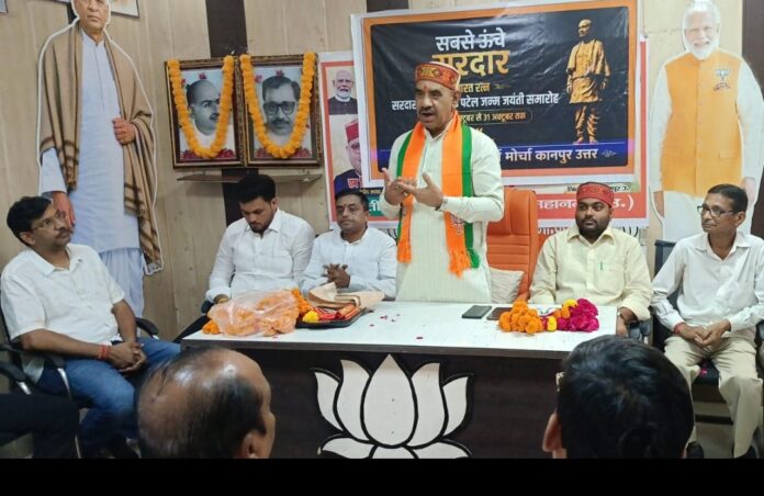 संगोष्ठी के दौरान लिया गया छायाचित्र