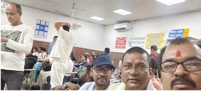 दिल्ली रवाना होने वाले कांग्रेसी दिल्ली रवाना होने वाले कांग्रेसी