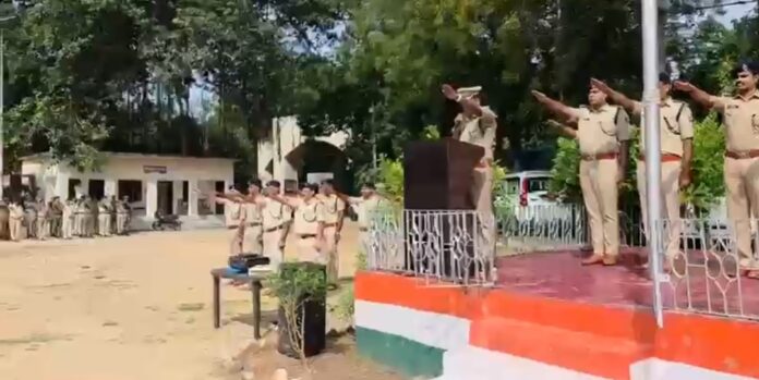 शपथ दिलाते एसएसपी