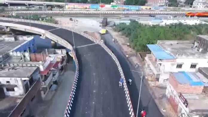 गोरखपुर में कनेक्टिविटी को मिलेगी नई रफ्तार, 59.44 करोड़ रुपये की लागत से नवनिर्मित भोपा बाजार रेल ओवरब्रिज का मुख्यमंत्री योगी आदित्यनाथ रविवार को करेंगे लोकार्पण।