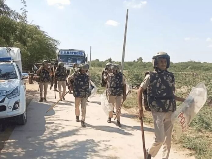 पुलिस बल तैनात