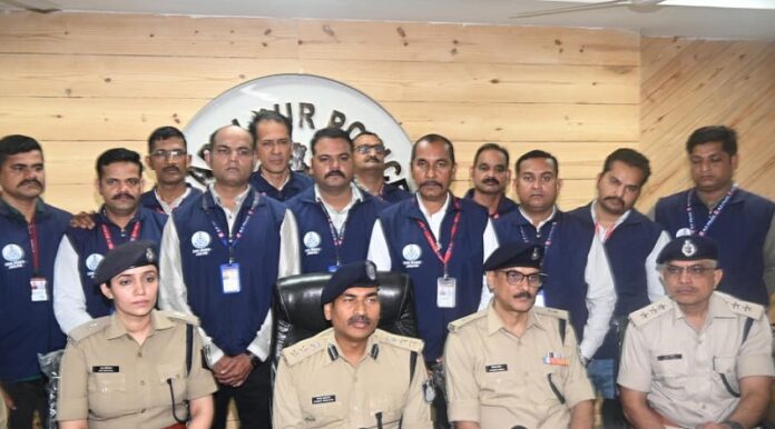 कंटेनर से पकड़े गए 4.35 करोड़ का 871 किलो गांजे की जब्ती की कार्रवाई की जानकारी देते हुए पुलिस